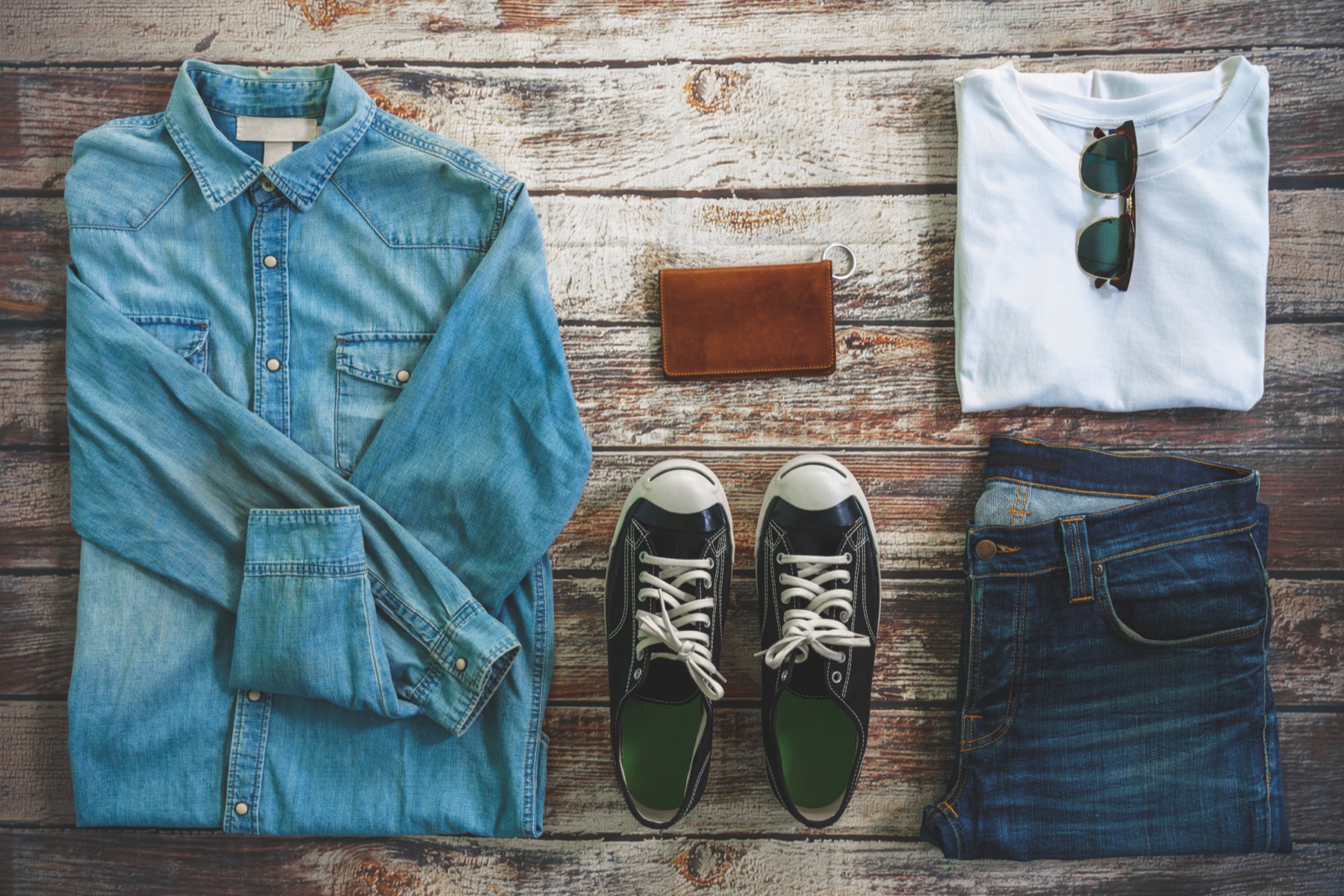 Tenue denim préparée à plat